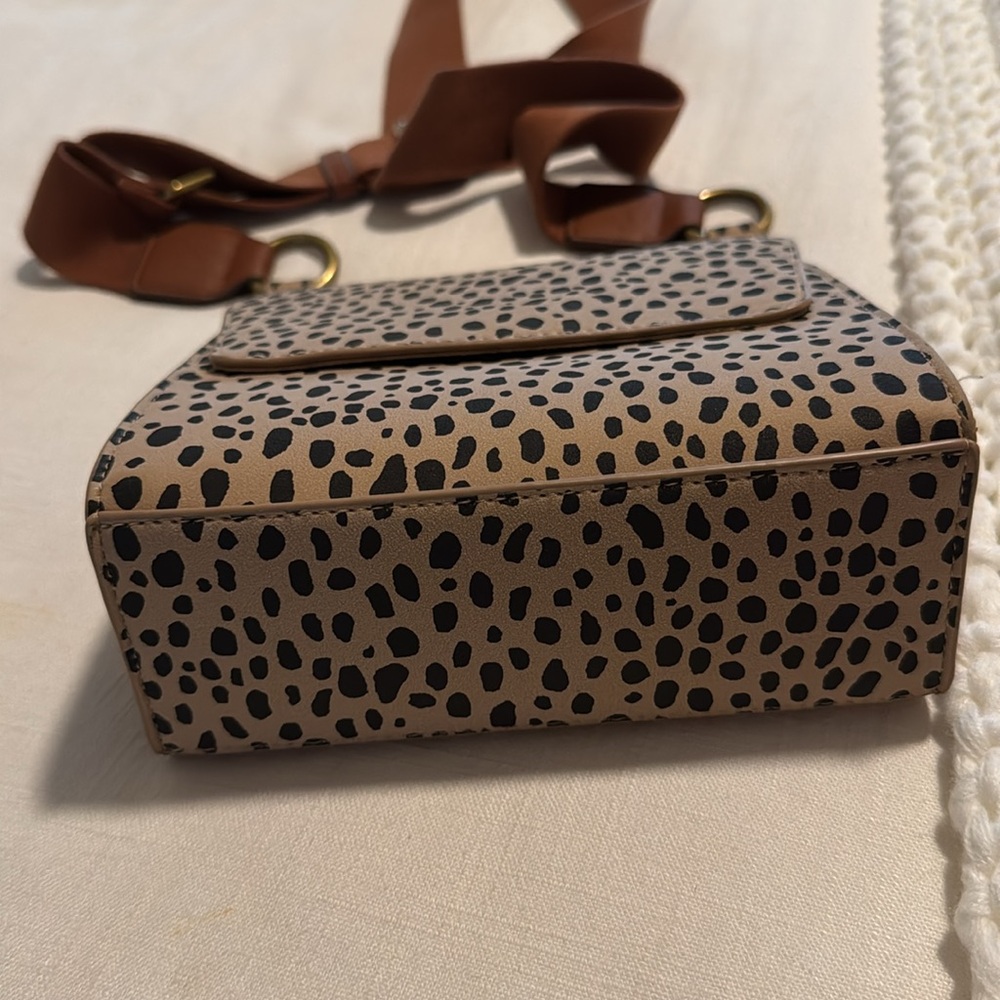 Universal Thread Crossbody - Picture 3 of 5